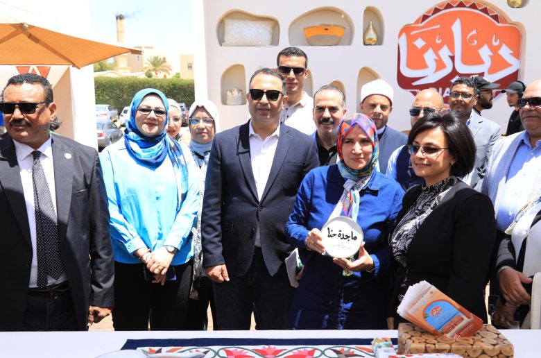 وزارة التضامن تفتتح معرض «ديارنا للحرف اليدوية والتراثية» بالجونة