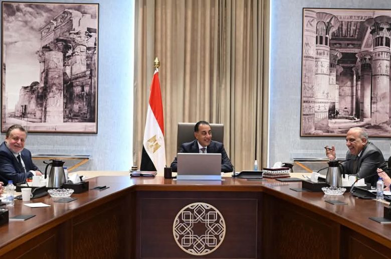 رئيس الوزراء يستعرض خطة توفير المنتجات البترولية لتشغيل محطات الكهرباء استعدادا للصيف