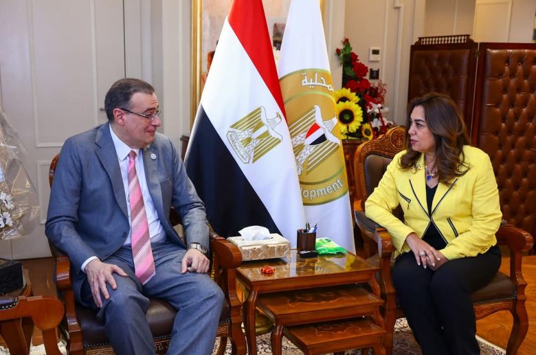 وزيرة التنمية المحلية تبحث مع رئيس التنظيم والإدارة مجالات التعاون المشترك