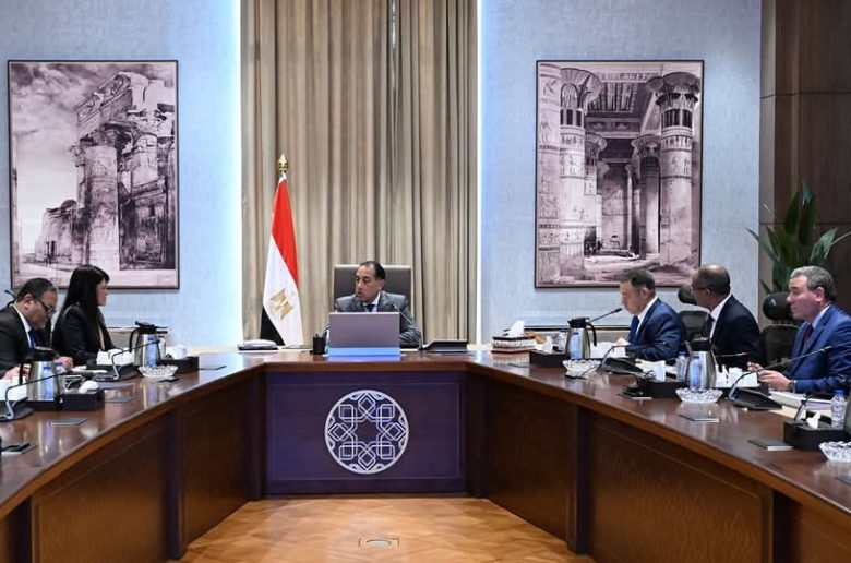 رئيس الوزراء يوجه بإنشاء محطات تحلية المياه بمحافظة البحر الأحمر