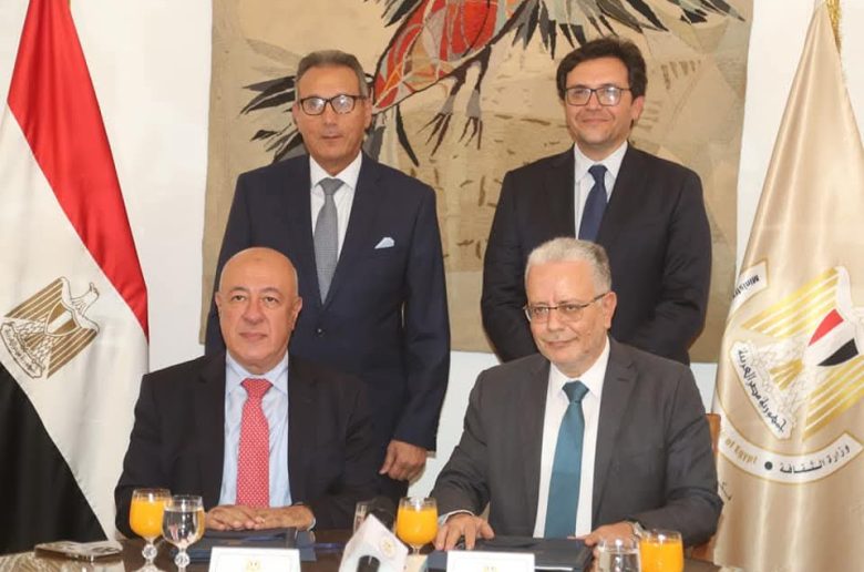 وزارة الثقافة والبنك الأهلي يوقعان بروتوكول تعاون لتشغيل مبنى السلطان حسين