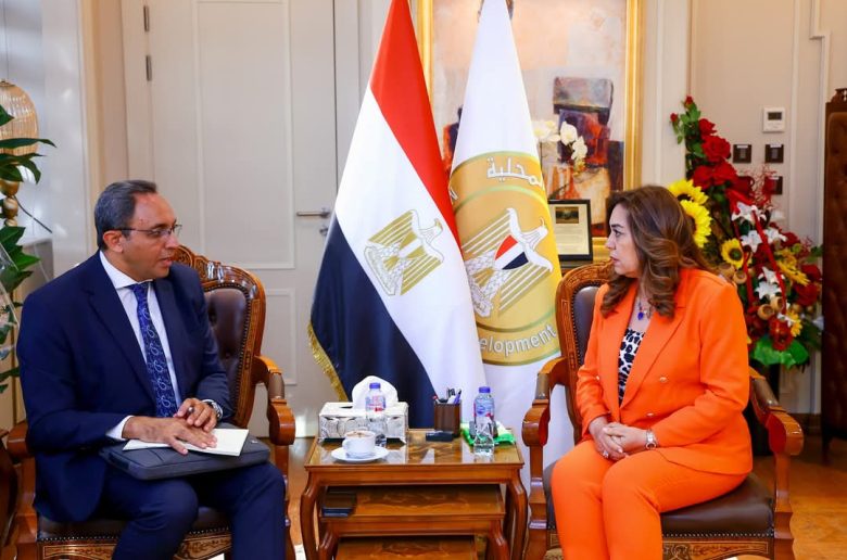 وزيرة التنمية المحلية تنفيذ مشروعات برنامج تنمية الصعيد في قنا واستعدادات العيد