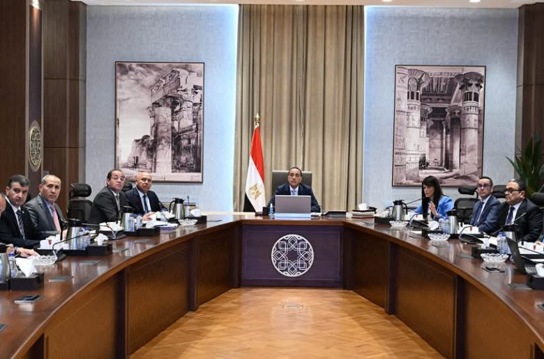 رئيس الوزراء يؤكد استمرار جهود الحكومة لتحقيق المستهدف باستدامة المسار النزولي للدين الخارجي