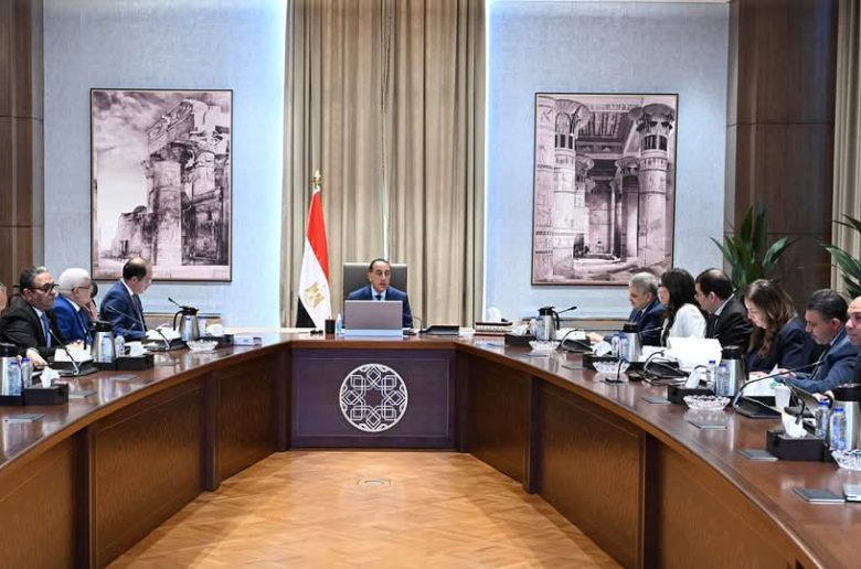 رئيس الوزراء يستعرض مقترحات خفض معدلات الدين كنسبة من الناتج المحلي الإجمالي