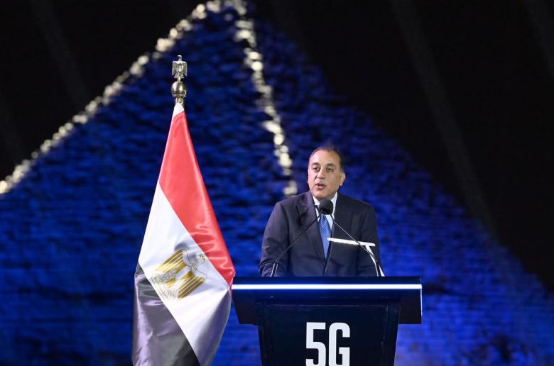 رئيس الوزراء: الدولة بقيادة «الرئيس» وضعت رؤية واضحة لبناء مصر الرقمية