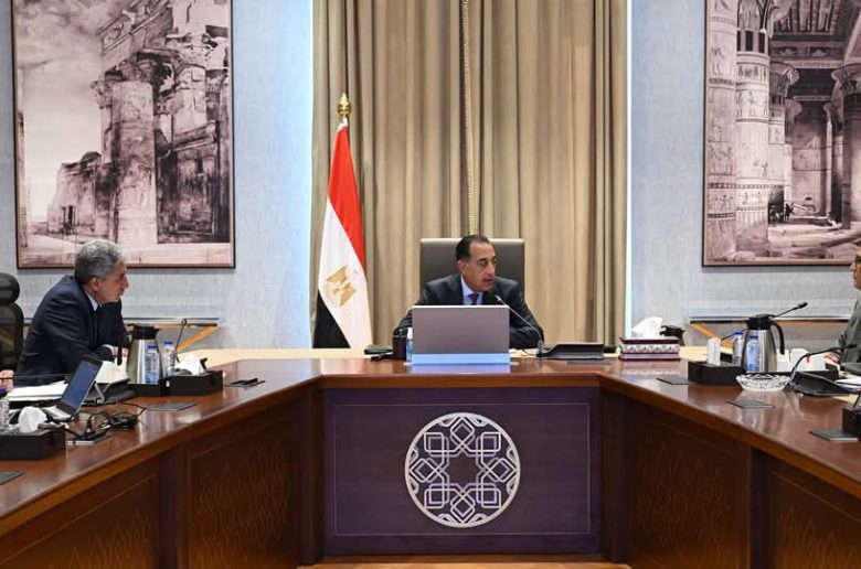 رئيس الوزراء يتابع تنفيذ التشغيل التجريبي لمشروع تطوير منظومة زيارة الأهرامات