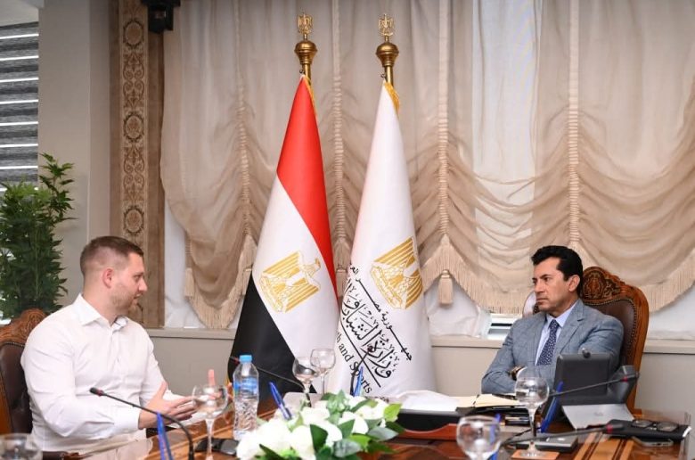وزير الشباب يبحث سبل تسويق المعسكرات الرياضية بمدينة شرم الشيخ