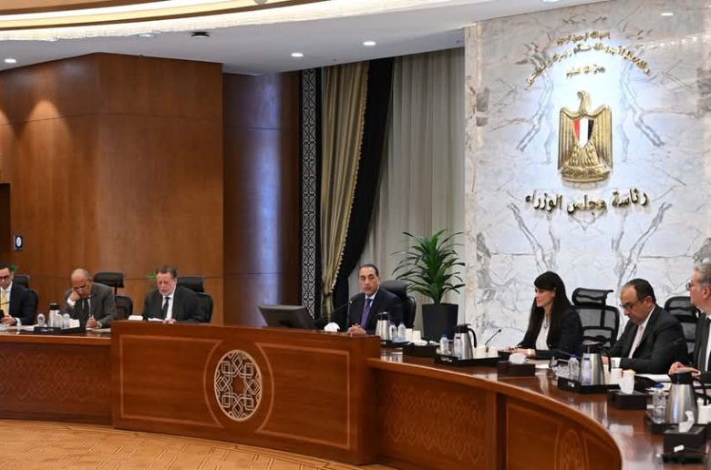 رئيس الوزراء يتابع الموقف التنفيذي لبرنامج الطروحات الحكومية