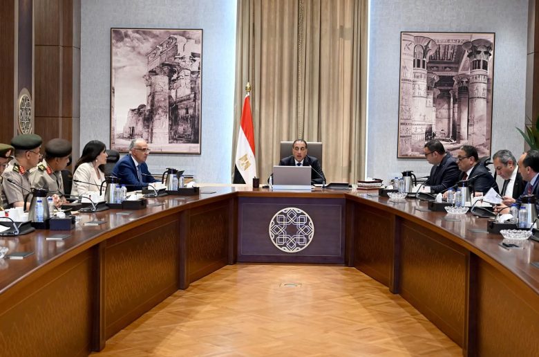 رئيس الوزراء: نسعى لنقل وتوطين التقنيات الحديثة لمحطات تحلية المياه والصناعات المغذية لها