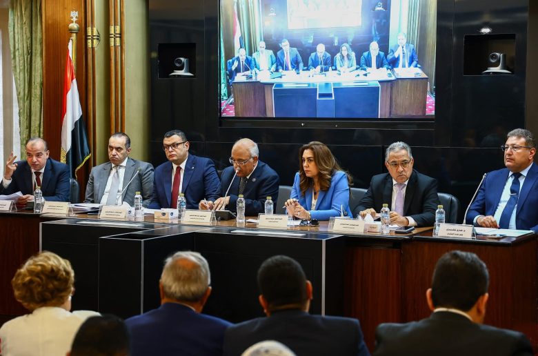 وزيرة التنمية المحلية تناقش مشروع قانون الإيجار القديم بحضور وزيري الإسكان والمجالس النيابية 