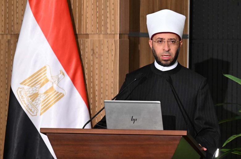وزير الأوقاف يطبق منصة الوزارة الرقمية الجديدة