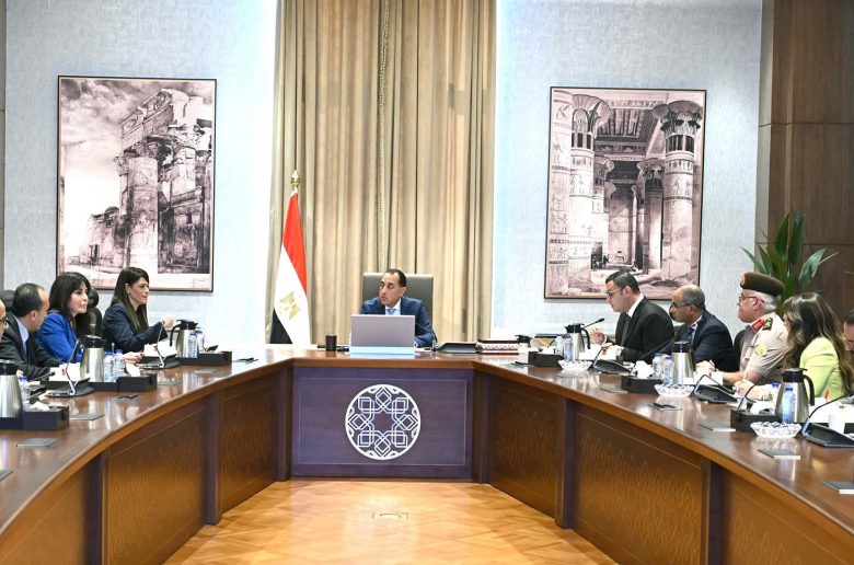 رئيس الوزراء يتابع موقف تمويل مشروعات مبادرة «حياة كريمة»