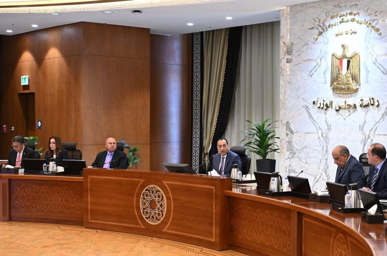 رئيس الوزراء يطالب بوضع محفزات لتشجيع المواطنين على ترشيد الاستهلاك في الطاقة