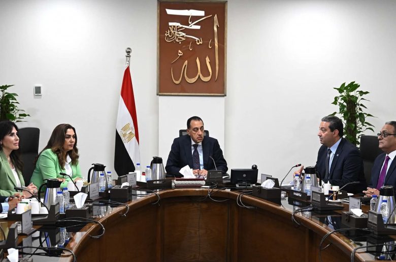 رئيس الوزراء يتابع موقف تنفيذ المشروعات والفرص الاستثمارية بمحافظة دمياط