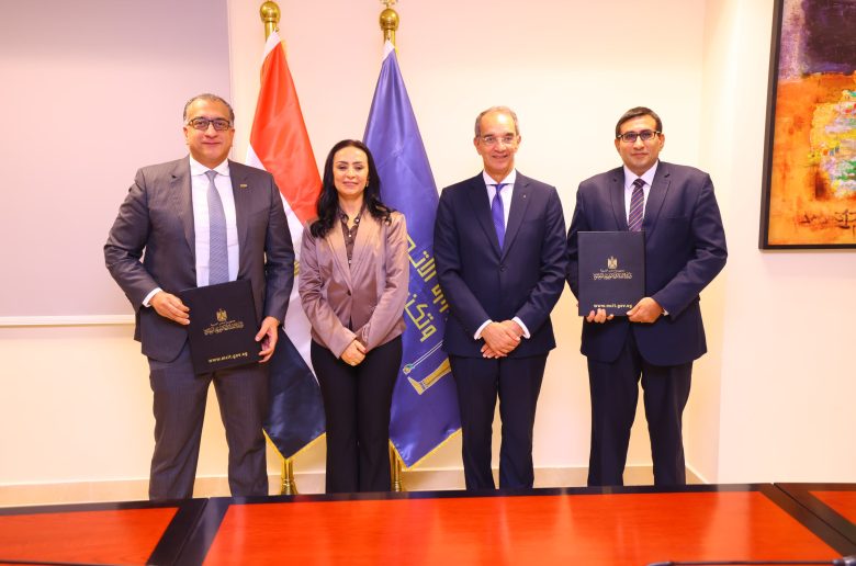 وزيرا الاتصالات والتضامن يشهدان توقيع مذكرة تفاهم وبروتوكولين للتعاون