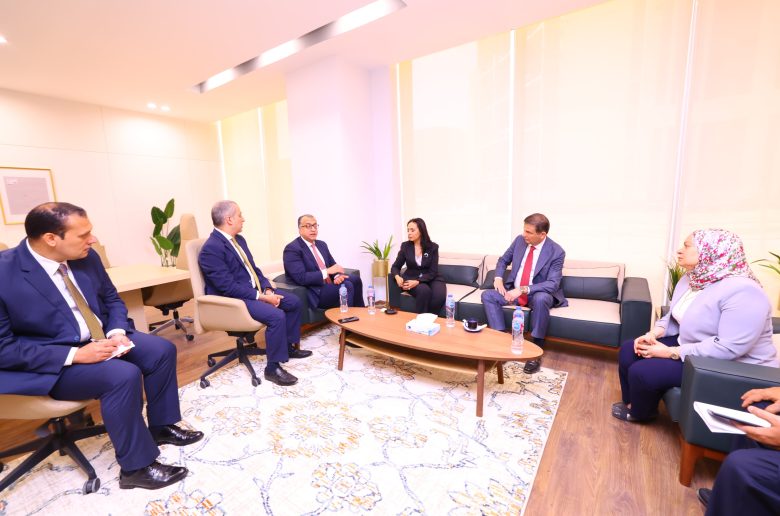 وزيرا التضامن والزراعة يناقشان إمكانية إنشاء مقر لبنك ناصر بالعاصمة الإدارية