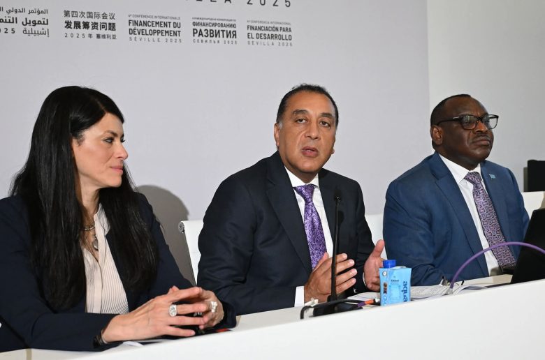 رئيس الوزراء: نسعى للحفاظ على المسار التنازلي لنسبة الدين من الناتج المحلي الإجمالي