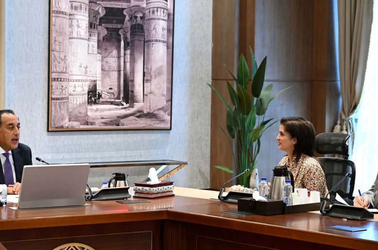 رئيس الوزراء يلتقي المدير الإقليمي لمنظمة الصحة العالمية لإقليم الشرق الأوسط