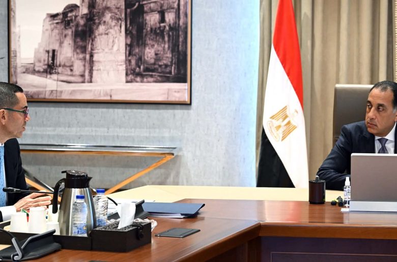 رئيس الوزراء يتابع مع وزير الاستثمار عددا من ملفات العمل