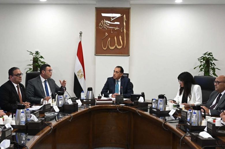 رئيس الوزراء يتابع موقف تسليم الوحدات السكنية للموظفين المنتقلين للعاصمة الإدارية