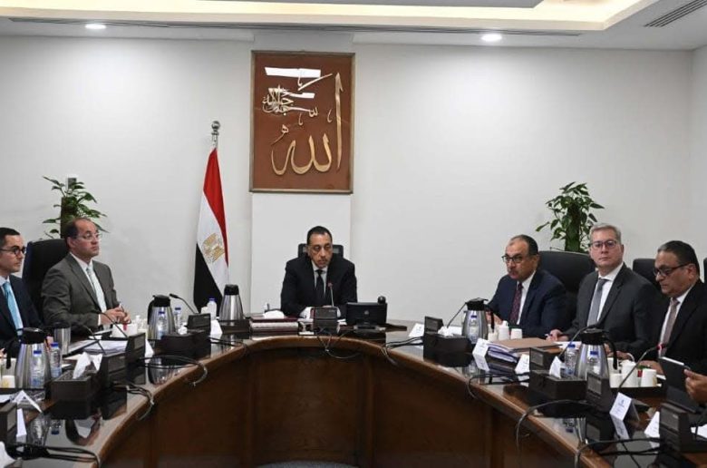 رئيس الوزراء يتابع موقف تنفيذ برنامج الطروحات الحكومية