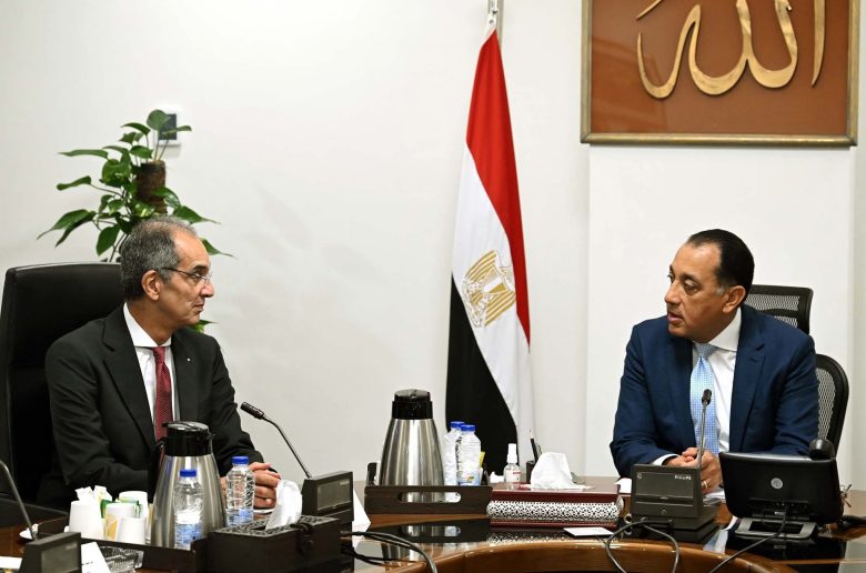 الحكومة تستعرض الموقف التنفيذي لمبادرة «الروّاد الرقميون»