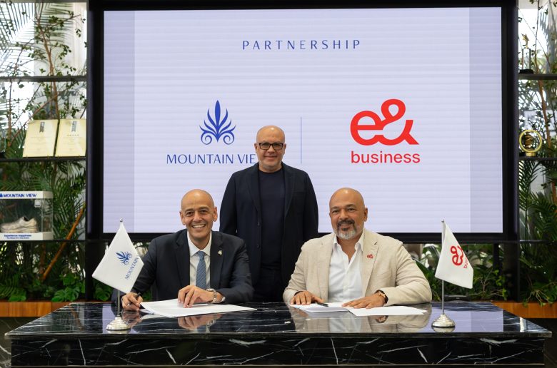 جانب من توقيع الاتفاقية