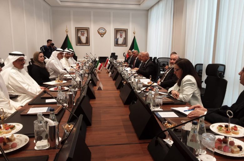 جانب من لقاءات الفريق كامل الوزير في الكويت