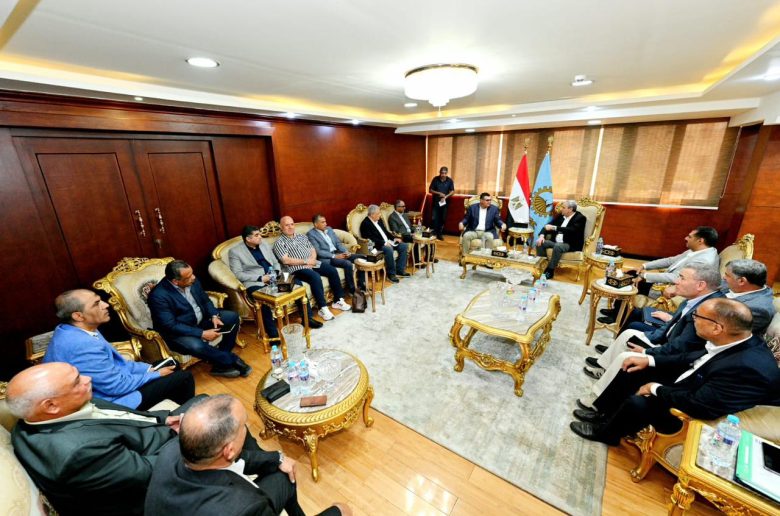 جانب من لقاء وزير الإسكان مع محافظ الغربية