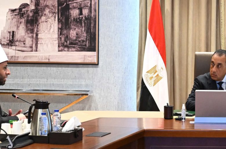 رئيس الوزراء يتابع جهود الوزارة وهيئة الأوقاف بإدارة مختلف أصول وأملاك الوقف