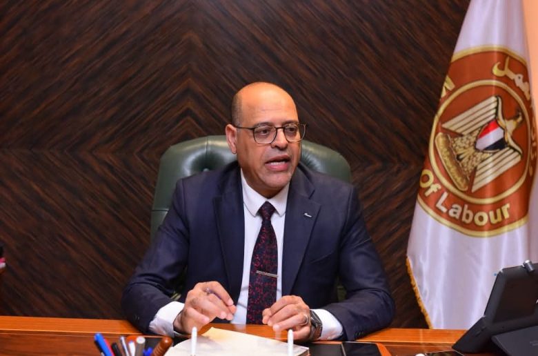 وزير العمل: إلغاء وإيقاف نشاط 4 شركات إلحاق عمالة بالخارج لمخالفتهم القانون