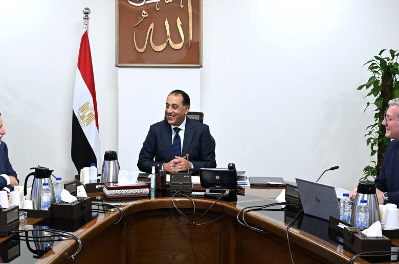 رئيس الوزراء: تنسيق كامل لتدبير الاعتمادات المالية المطلوبة لمخزون السلع البترولية