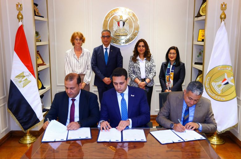 وزارة التنمية المحلية والأمم المتحدة توقعان 4 بروتوكولات بتكلفة 480 مليون جنيه