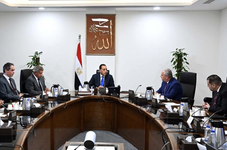 رئيس الوزراء يوجه بعدم انفراد أية جهة بوضع خريطة طريق تطوير منظومة الإعلام 