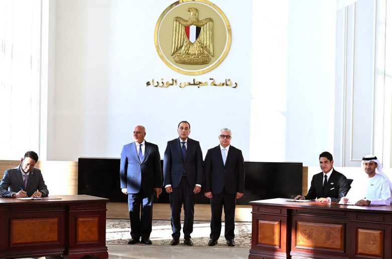 أتوم سولار توقع عقد إقامة مجمع صناعي لإنتاج الخلايا والألواح الشمسية بقيمة 11 مليار جنيه