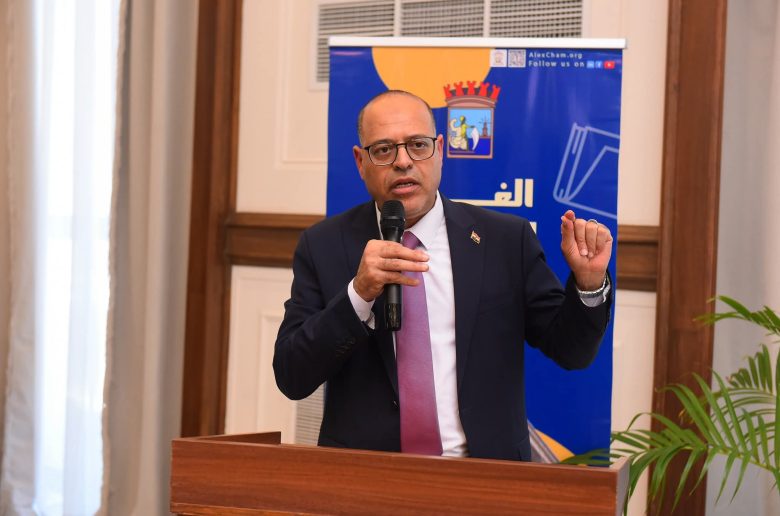 وزير العمل ومحافظ الإسكندرية يفتتحان ندوة تثقيفية حول قانون العمل الجديد