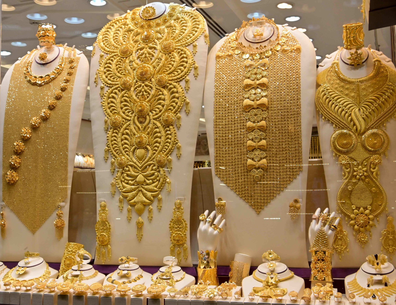 آي صاغة»: الذهب يواصل الصعود بدعم رهانات خفض الفائدة وتصاعد التوترات  الجيوسياسية