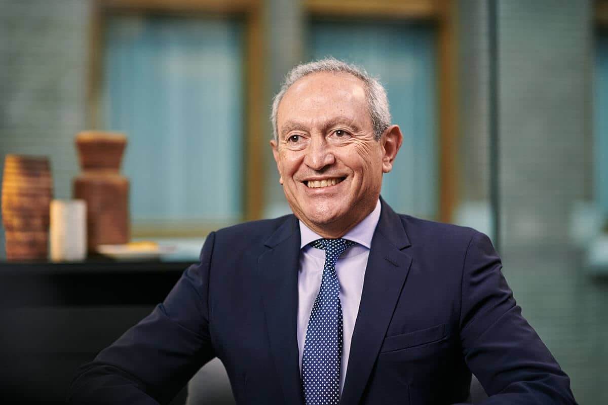 ناصف ساويرس يغلق مكتبه العائلي في لندن وشركته تنهي إجراءات التصفية