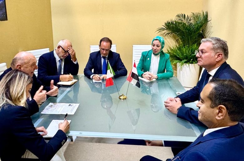 جانب من المباحثات