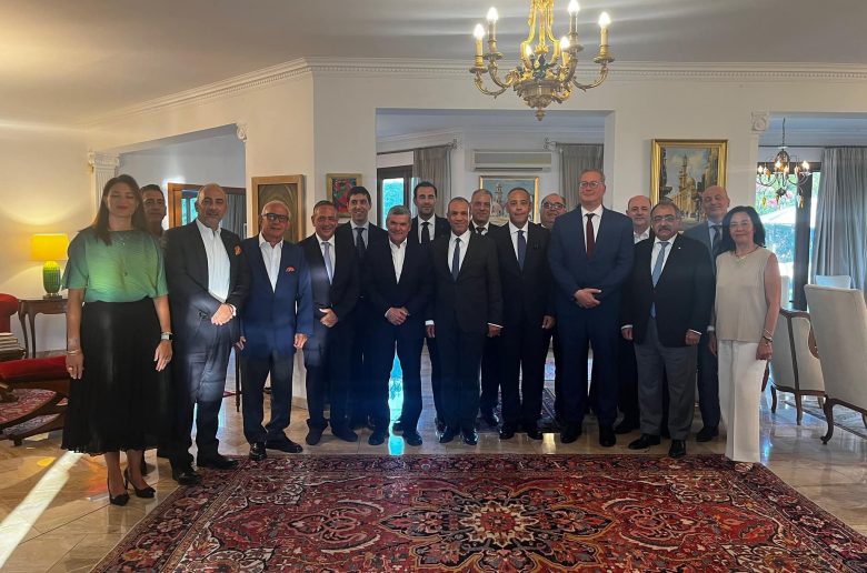 وزير الخارجية يقعد جلسة نقاش مع رجال الأعمال وقيادات غرفة التجارة بقبرص