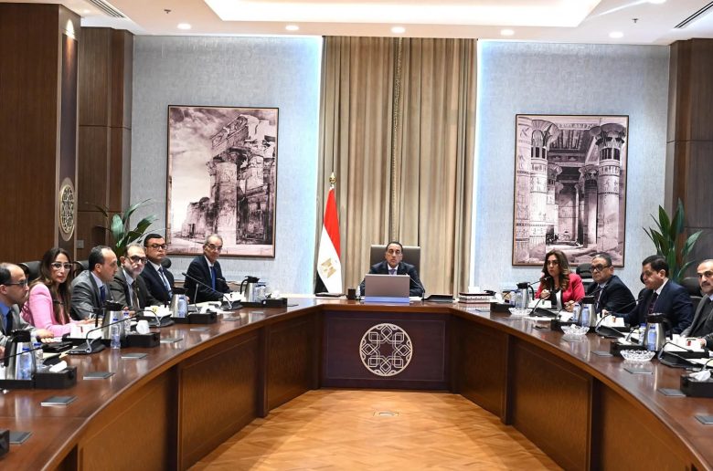 رئيس الوزراء يتابع خطوات تيسير إجراءات إصدار التراخيص للأنشطة المختلفة