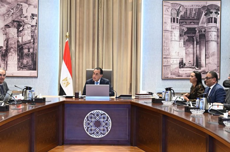 رئيس الوزراء يتابع مستجدات تفعيل الربط الإلكتروني بين «التأمين الاجتماعي» والمرور