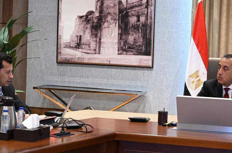 رئيس الوزراء يتابع مع وزير الشباب والرياضة عددا من ملفات عمل الوزارة