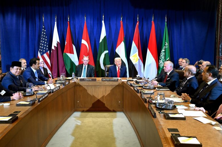 قادة دول أعضاء بالجامعة العربية ومنظمة التعاون الإسلامي يصدرون بيان مشترك