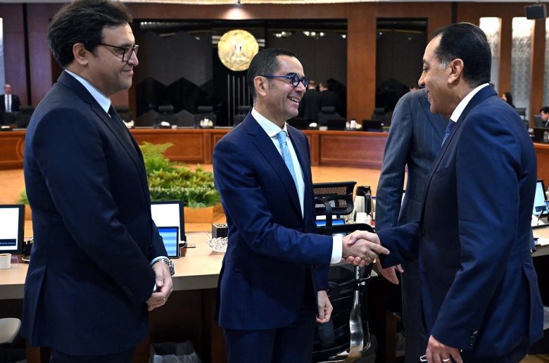 وزير الاستثمار يستعرض موقف القرارات الوزارية الخاصة بفرض رسوم وقائية مؤقتة على واردات الصلب