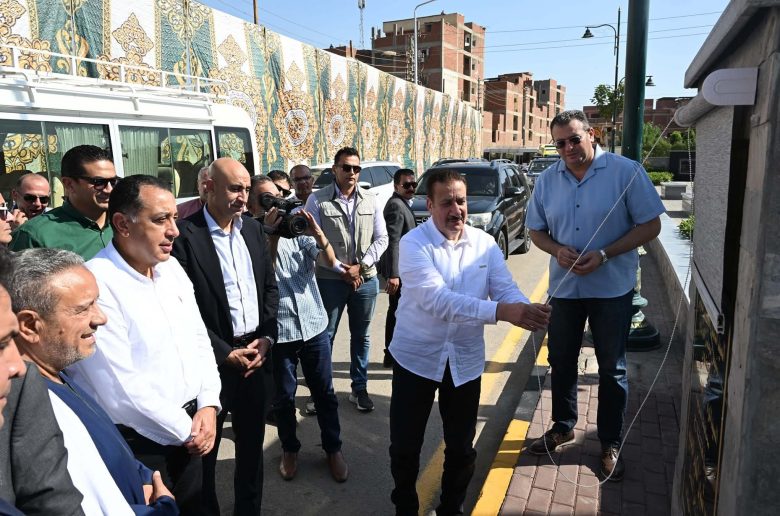 رئيس الوزراء يفتتح المحور المروري لمدخل شبين الكوم بواقع 8 أمتار لكل اتجاه