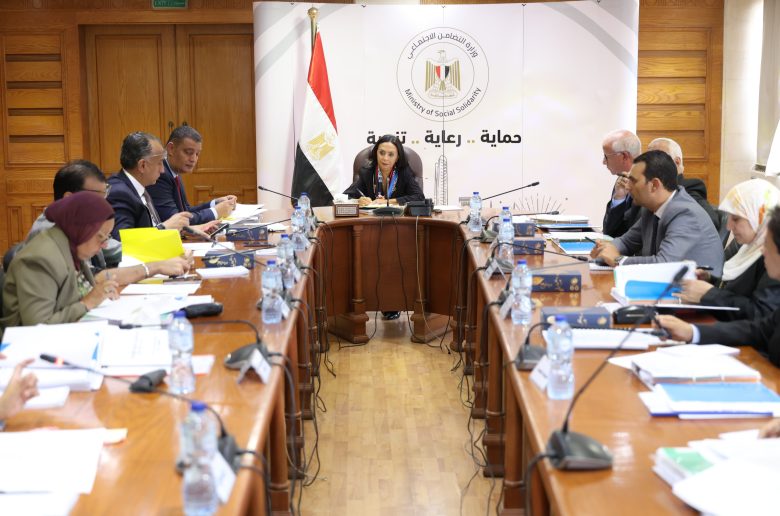 وزيرة التضامن تترأس اجتماع مجلس أمناء المؤسسة القومية لتنمية الأسرة والمجتمع