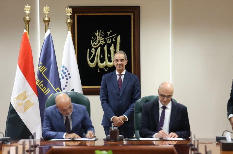 تنظيم الاتصالات يوقع تراخيص خدمات وإنترنت الأشياء مع 7 شركات عالمية للسيارات