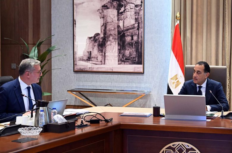 رئيس الوزراء يلتقي وزير البترول والثروة المعدنية لاستعراض عددٍ من ملفات العمل