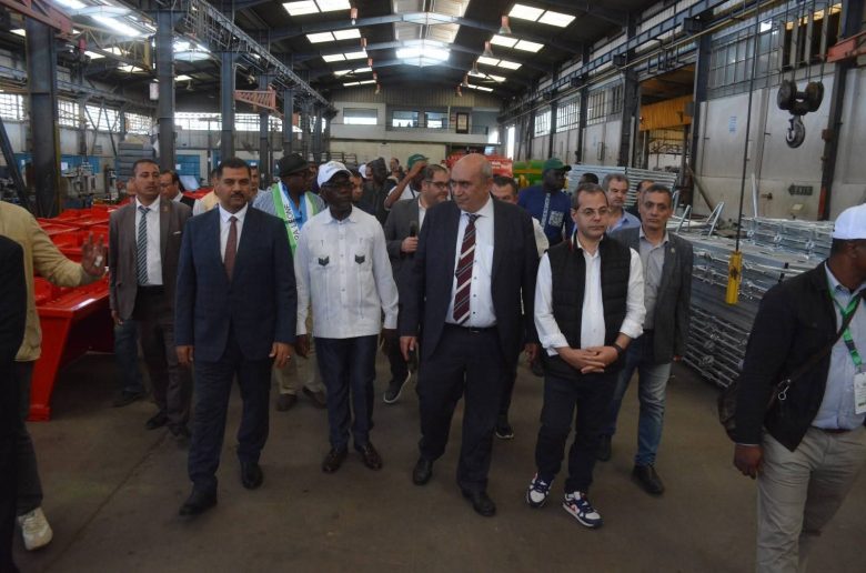 وفد منتدى الأرز الأفريقي يزور «طنطا موتورز» للوقوف على أحدث تقنيات زراعة وحصاد الأرز